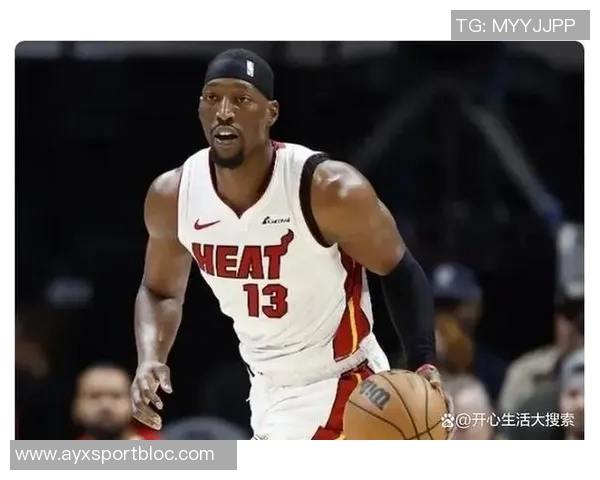 阿德巴约全副武装晒帅照球场缺席也能尽显风采