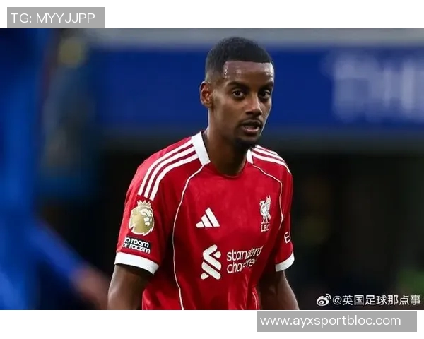 伊萨克花费三万镑购杜宾犬护卫自遭死亡威胁后安全措施升级