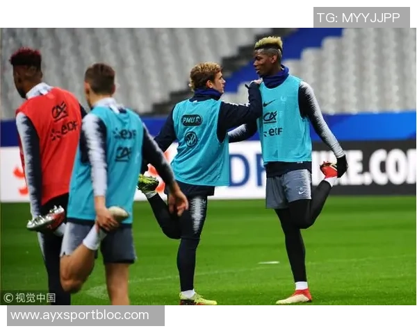 博格巴携妻子共同推出个人服装品牌PogbaMDXCIII引发关注