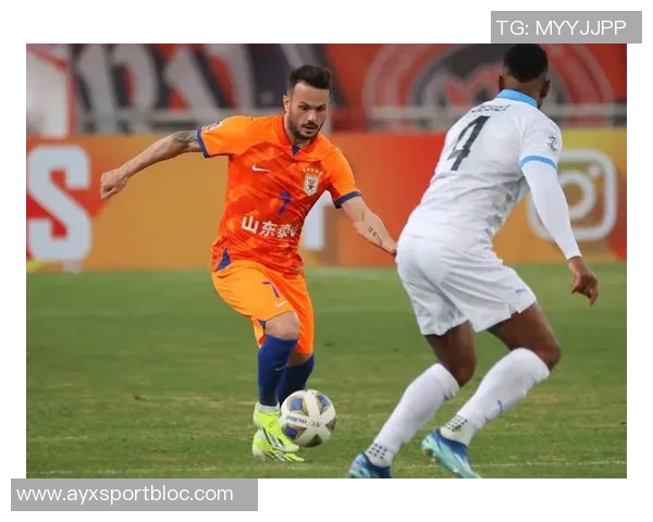 卡扎伊什维利与家人共享休闲时光照片曝光续约泰山仍在悬而未决中