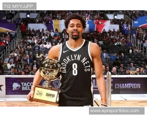 文班在比赛中受伤疑似左膝过度伸展治疗后返回替补席未能再次上场