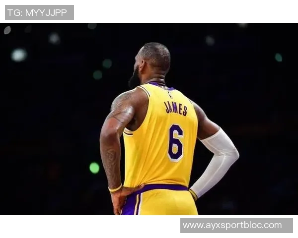 詹姆斯赛季首秀后身体状态良好期待恢复健康重返巅峰