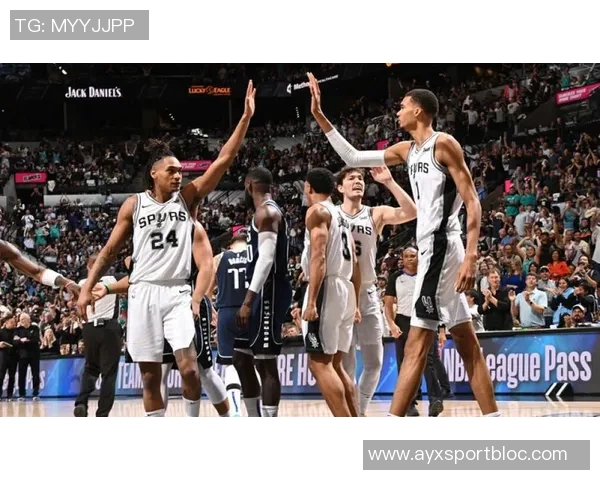 名嘴点评文班亚马身体变化超预期展现强壮实力